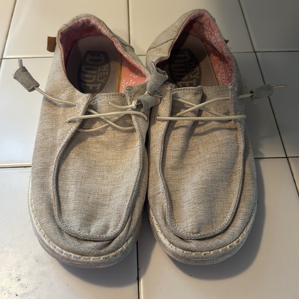 Hey Dude Women's Wendy Chambray White nut Color Slip on Shoes Size 8 - Picture 3 of 11